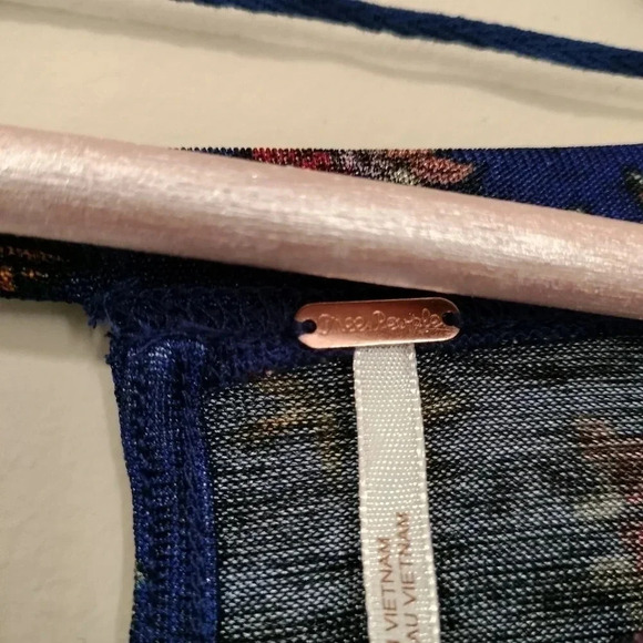 Free People Top Blue Floral Pattern Size Large Long Sleeves Ruffle Keyhole Back - Picture 5 of 9